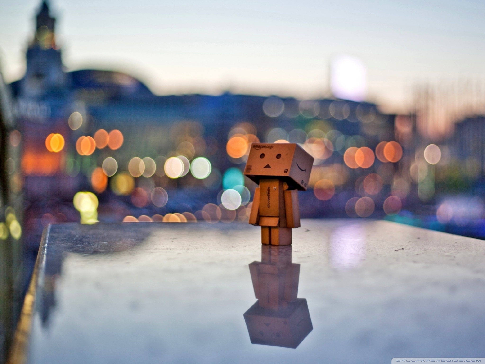 danbo_in_the_city-wallpaper-2048x1536