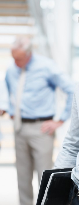 photodune-202599-smart-business-man-with-a-laptop-and-colleagues-at-the-back-m