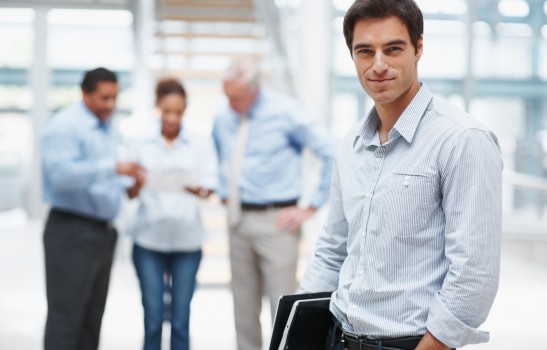 photodune-202599-smart-business-man-with-a-laptop-and-colleagues-at-the-back-m