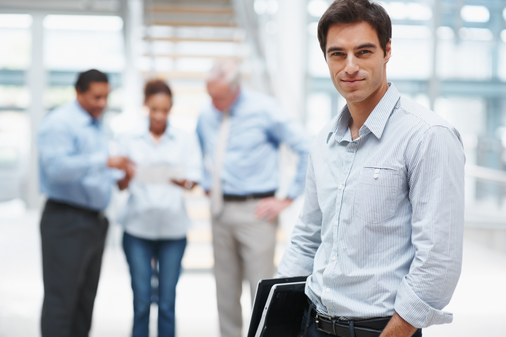 photodune-202599-smart-business-man-with-a-laptop-and-colleagues-at-the-back-m